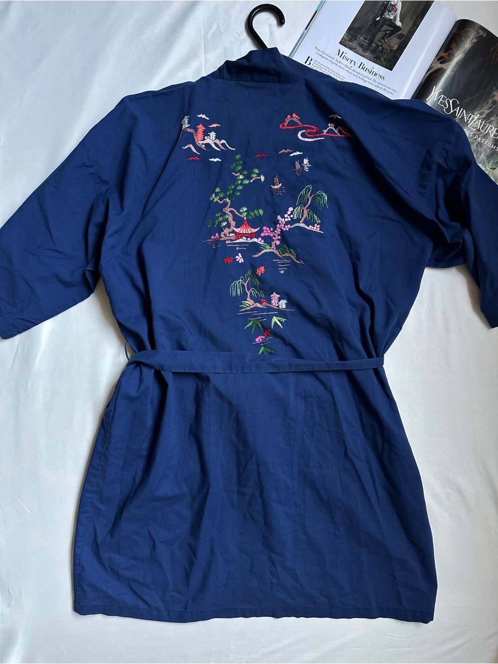 3/50$Embroidered Navy Kimono Robe / Vintage Robe - Picture 2 of 13